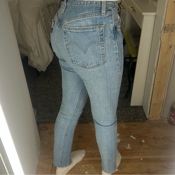 Lightwash Levi's 501 jeans - Picture 2 of 4